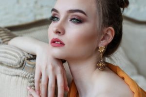 femme maquillée - vanilla beauty- salon de beauté marche-en-famenne